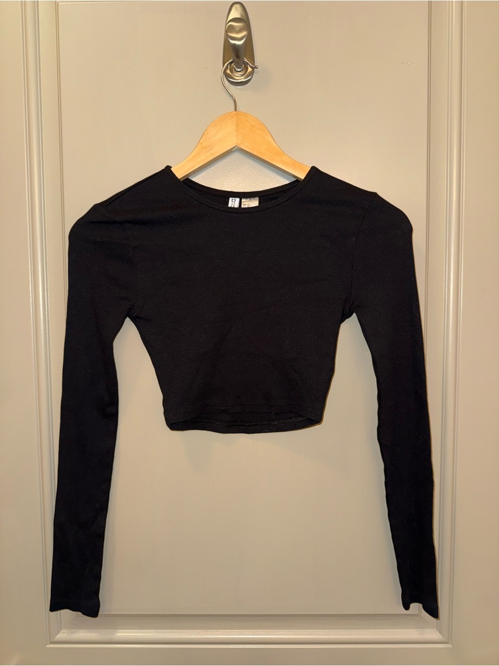 H&M Black Long-Sleeve Cropped Ribbed Top